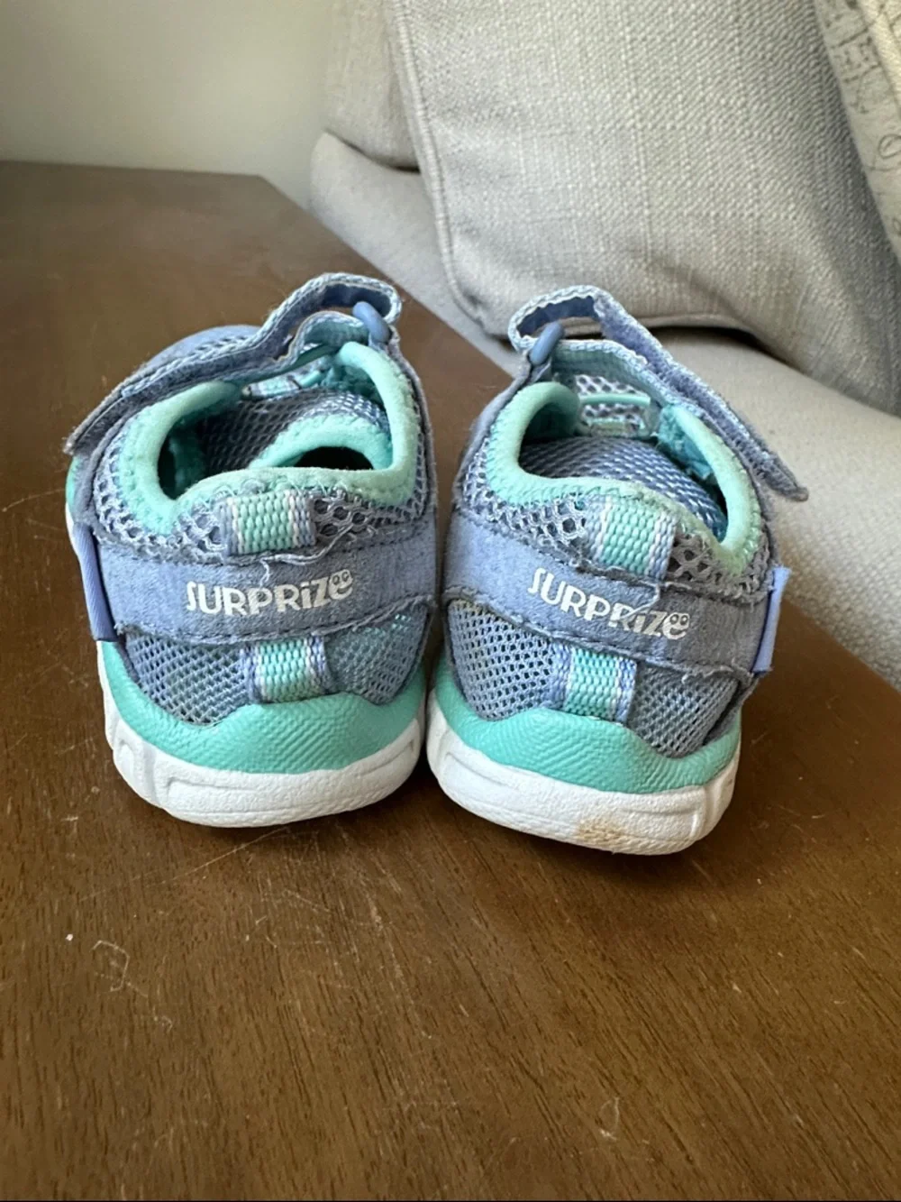 Stride right surprize water shoes Mesh in Teal and Light Blue size 6